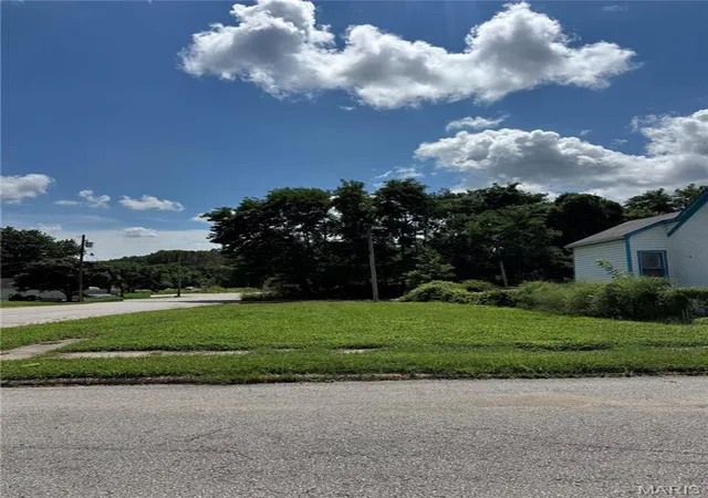 2nd image of 1101 Lyon St, Hannibal, MO 63401 | MLS# MIS26053265