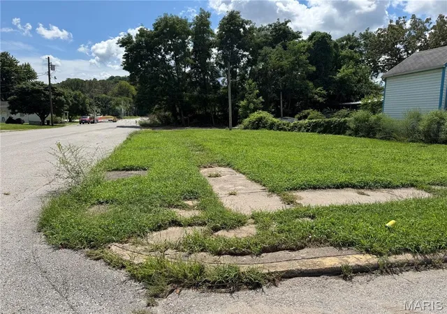 3rd image of 1101 Lyon St, Hannibal, MO 63401 | MLS# MIS26053265