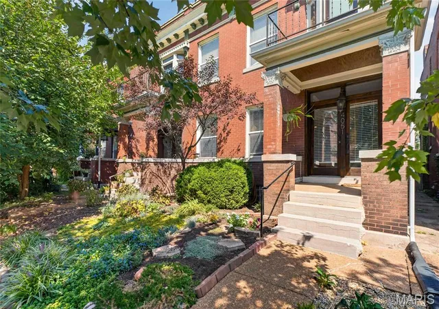 Photo 2 of Sale Pending at 4051 Botanical Ave, Saint Louis, MO 63110 | MLS# MIS26053270 | Listing updated on 2026-09-13