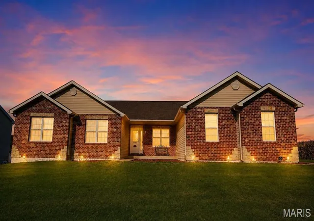 Photo 1 of Single family home for sale at 1101 Olde Lantern Ln, Belleville, IL 62223 | MLS# MIS26053272 | Listing updated on 2026-10-02