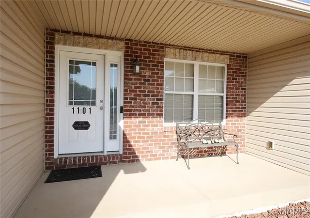 Photo 3 of Single family home for sale at 1101 Olde Lantern Ln, Belleville, IL 62223 | MLS# MIS26053272 | Listing updated on 2026-10-02