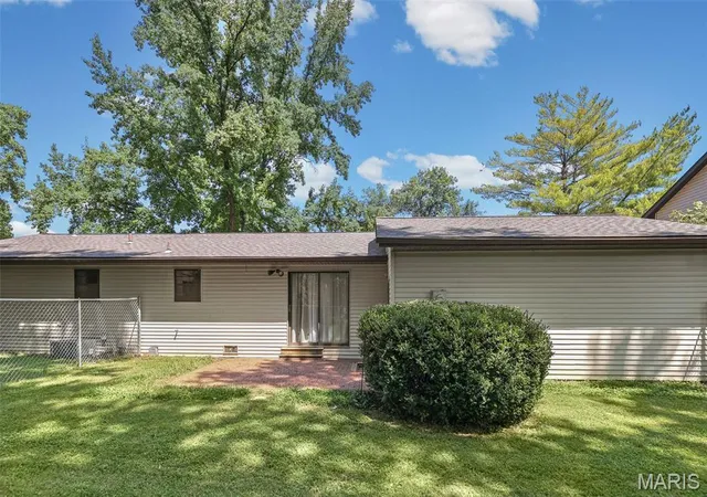 Photo 2 of Single family home for sale at 121 Turnbridge Dr, Swansea, IL 62226 | MLS# MIS26053277 | Listing updated on 2026-09-08