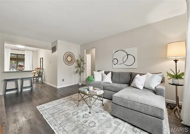 Photo 3 of Condo for sale at 439 S Clay Ave #4, Saint Louis, MO 63122 | MLS# MIS26053282 | Listing updated on 2026-10-07