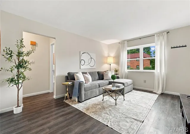 Photo 3 of Condo for sale at 439 S Clay Ave #4, Saint Louis, MO 63122 | MLS# MIS26053282 | Listing updated on 2026-10-07