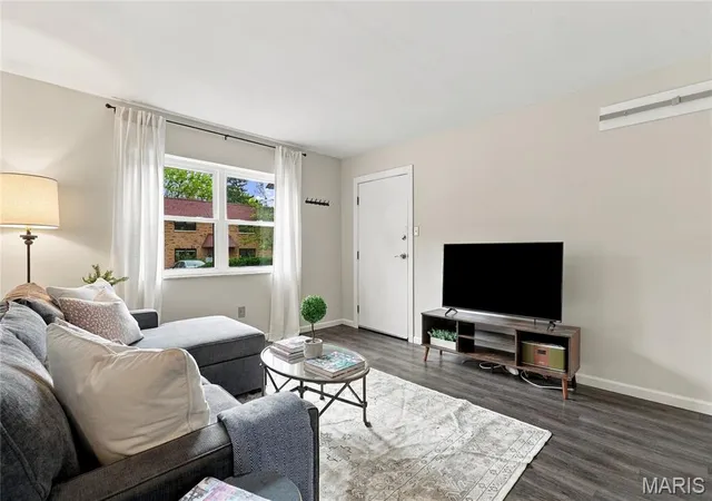 Photo 4 of Condo for sale at 439 S Clay Ave #4, Saint Louis, MO 63122 | MLS# MIS26053282 | Listing updated on 2026-10-07