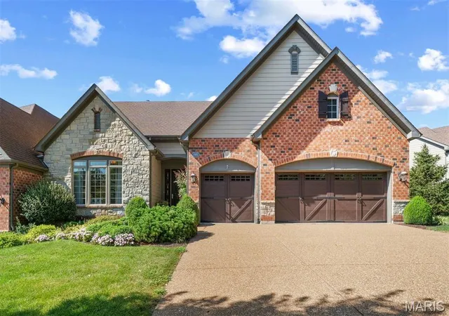 Photo 1 of Single family home for sale at 195 Kendall Bluff Ct, Chesterfield, MO 63017 | MLS# MIS26053285 | Listing updated on 2026-09-14