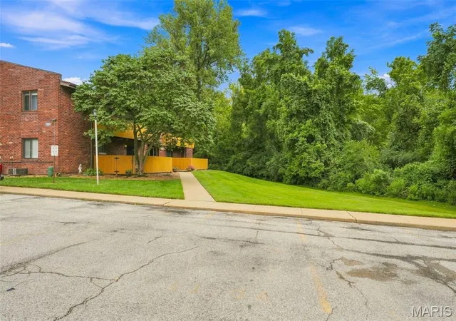 image of 1190 Calley Dr, Saint Louis, MO 63125