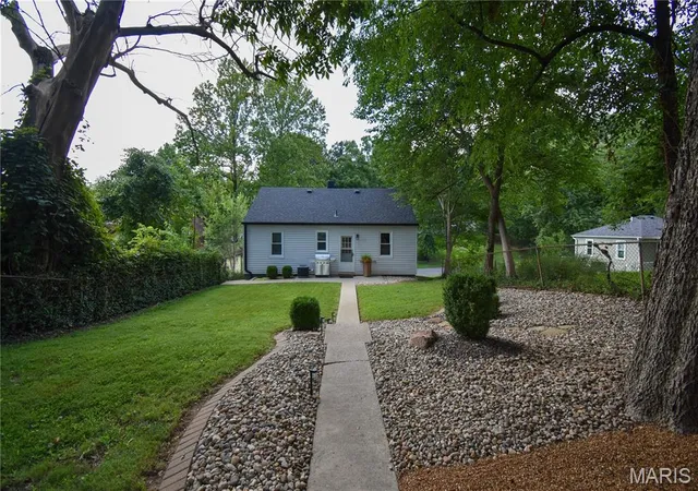 34th image of 218 Adams St, Edwardsville, IL 62025 | MLS# MIS26053290