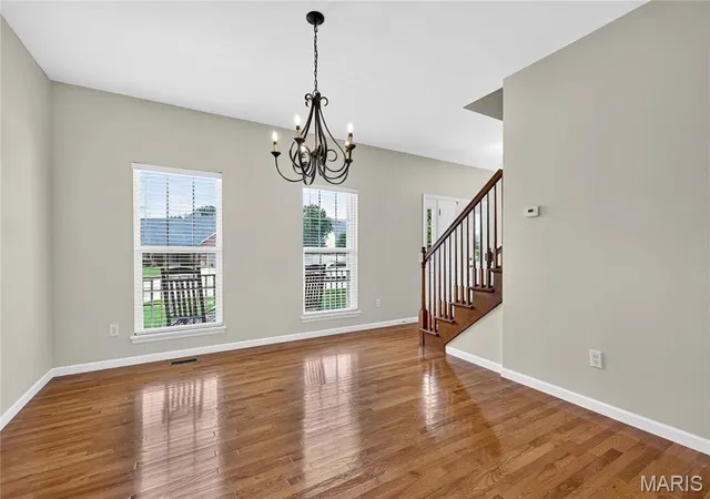 Photo 3 of Sale Pending at 931 Lindmark Dr, Wentzville, MO 63385 | MLS# MIS26053291 | Listing updated on 2026-09-04