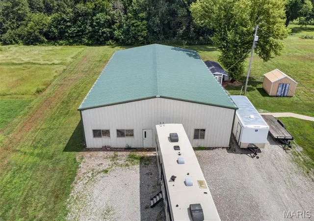 Photo 2 of Single family home for sale at 1101 Kildeer Rd, Greenville, IL 62246 | MLS# MIS26053298 | Listing updated on 2026-08-30