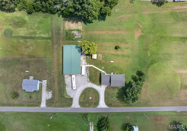 Photo 3 of Single family home for sale at 1101 Kildeer Rd, Greenville, IL 62246 | MLS# MIS26053298 | Listing updated on 2026-08-30