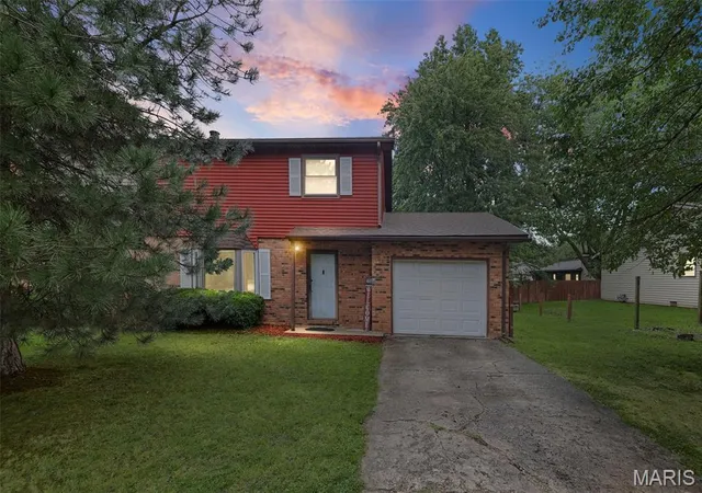 Photo 1 of Sale Pending at 711 Fort Henry Rd, Belleville, IL 62221 | MLS# MIS26053302 | Listing updated on 2026-09-01