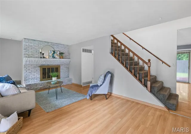 Photo 2 of Sale Pending at 711 Fort Henry Rd, Belleville, IL 62221 | MLS# MIS26053302 | Listing updated on 2026-09-01