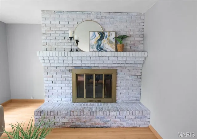Photo 4 of Sale Pending at 711 Fort Henry Rd, Belleville, IL 62221 | MLS# MIS26053302 | Listing updated on 2026-09-01