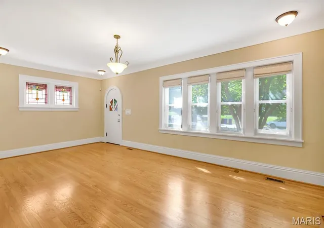 4th image of 7279 Forsyth Blvd, Saint Louis, MO 63105 | MLS# MIS26053309