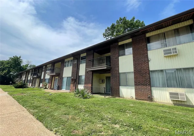 Condo for sale at 7559 Hazelcrest Dr #B, Hazelwood, MO 63042 | MLS# MIS26053317