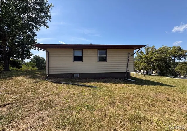 Photo 3 of Single family home for sale at 1310 Private Rd 1337, Moberly, MO 65270 | MLS# MIS26053325 | Listing updated on 2026-09-04