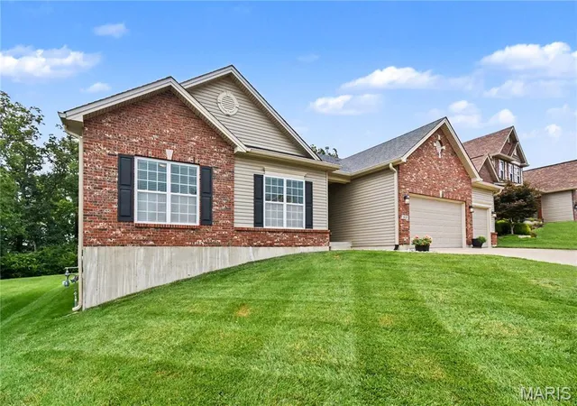Photo 2 of Sale Pending at 1628 Beckham Ridge Ct, Saint Louis, MO 63146 | MLS# MIS26053327 | Listing updated on 2026-08-31