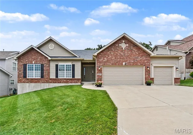 Photo 3 of Sale Pending at 1628 Beckham Ridge Ct, Saint Louis, MO 63146 | MLS# MIS26053327 | Listing updated on 2026-08-31