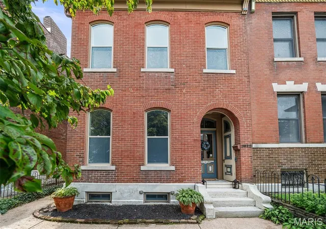 Photo 2 of Sale Pending at 2012 Victor St, Saint Louis, MO 63104 | MLS# MIS26053331 | Listing updated on 2026-10-05
