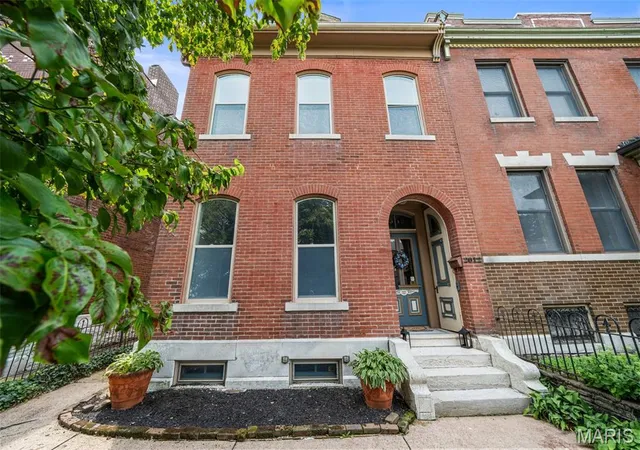 Photo 3 of Sale Pending at 2012 Victor St, Saint Louis, MO 63104 | MLS# MIS26053331 | Listing updated on 2026-10-05