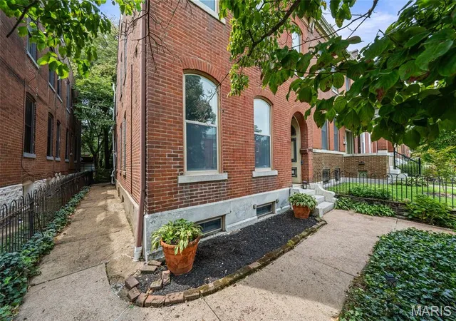 Photo 55 of Sale Pending at 2012 Victor St, Saint Louis, MO 63104 | MLS# MIS26053331 | Listing updated on 2026-10-05