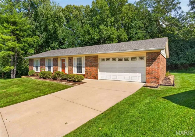 Photo 2 of Single family home for sale at 1744 Round Robin Ct, Saint Louis, MO 63146 | MLS# MIS26053338 | Listing updated on 2026-09-21