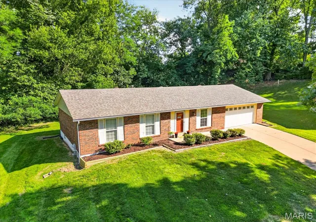 Photo 3 of Single family home for sale at 1744 Round Robin Ct, Saint Louis, MO 63146 | MLS# MIS26053338 | Listing updated on 2026-09-21