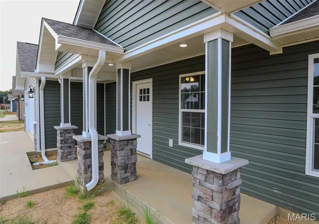 Photo 3 of Single family home for sale at 213 Gucci, Poplar Bluff, MO 63901 | MLS# MIS26053343 | Listing updated on 2026-10-02