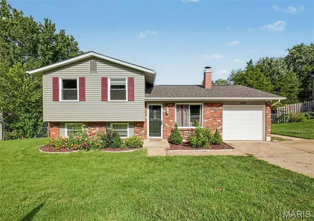 1st image of 2221 Country Wood Dr, Imperial, MO 63052 | MLS# MIS26053352