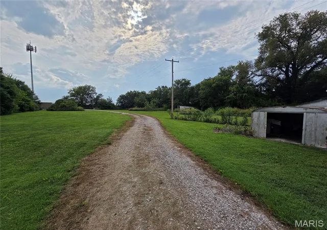 Photo 3 of Single family home for sale at 2211 State St, East Carondelet, IL 62240 | MLS# MIS26053357 | Listing updated on 2026-09-01