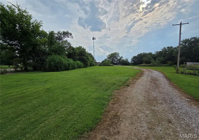 Photo 4 of Single family home for sale at 2211 State St, East Carondelet, IL 62240 | MLS# MIS26053357 | Listing updated on 2026-09-01