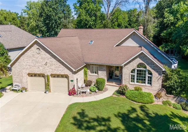 1st image of 1015 E Oak St, Greenville, IL 62246 | MLS# MIS26053362