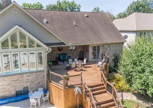 Photo 2 of Single family home for sale at 1015 E Oak St, Greenville, IL 62246 | MLS# MIS26053362 | Listing updated on 2026-08-19