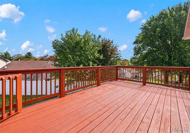 Photo 4 of Single family home for sale at 910 Summer Leaf Dr, Saint Peters, MO 63376 | MLS# MIS26053367 | Listing updated on 2026-10-27