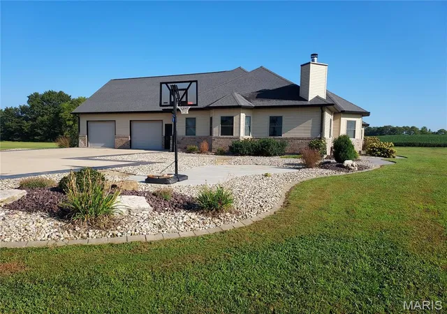 Photo 3 of Single family home for sale at 4553 Lauren Dr, Pocahontas, IL 62275 | MLS# MIS26053368 | Listing updated on 2026-08-26