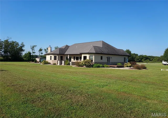 Photo 4 of Single family home for sale at 4553 Lauren Dr, Pocahontas, IL 62275 | MLS# MIS26053368 | Listing updated on 2026-08-26