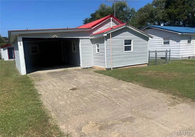 1st image of 506 Fleming St, Bernie, MO 63822 | MLS# MIS26053369