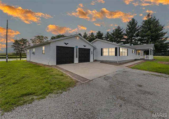Photo 3 of Single family home for sale at 837 Pokey Rd, Pocahontas, IL 62275 | MLS# MIS26053372 | Listing updated on 2026-08-27