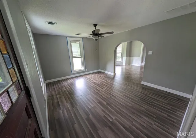 Photo 3 of Single family home for sale at 605 N Union St, Staunton, IL 62088 | MLS# MIS26053374 | Listing updated on 2026-08-18