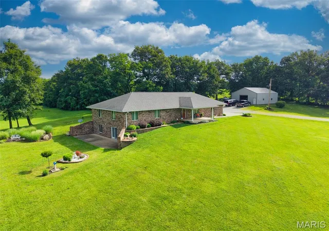 Photo 1 of Single family home for sale at 5499 Hwy 24, Huntsville, MO 65259 | MLS# MIS26053387 | Listing updated on 2026-08-19
