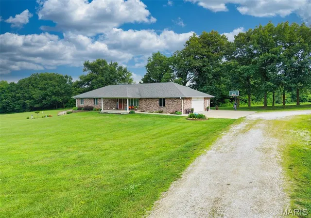 Photo 37 of Single family home for sale at 5499 Hwy 24, Huntsville, MO 65259 | MLS# MIS26053387 | Listing updated on 2026-08-19