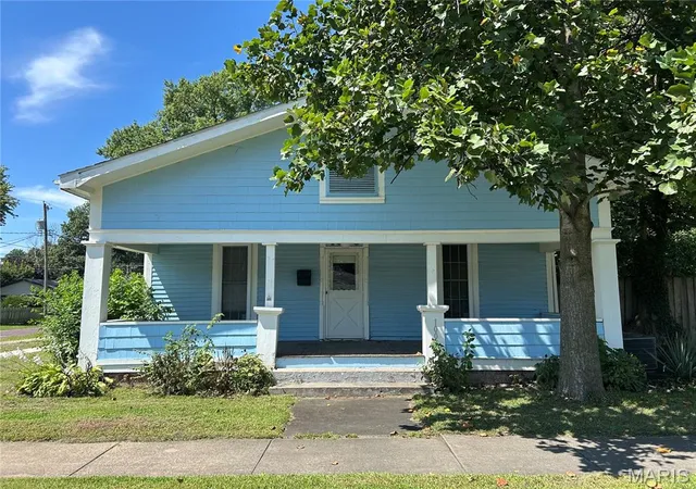 1st image of 1003 N Walnut St, Litchfield, IL 62056 | MLS# MIS26053388