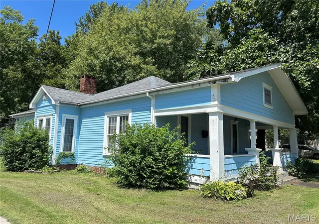 2nd image of 1003 N Walnut St, Litchfield, IL 62056 | MLS# MIS26053388