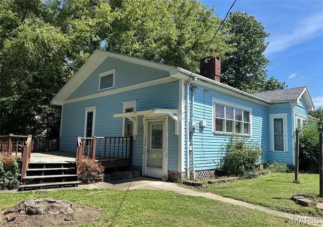3rd image of 1003 N Walnut St, Litchfield, IL 62056 | MLS# MIS26053388
