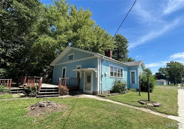 4th image of 1003 N Walnut St, Litchfield, IL 62056 | MLS# MIS26053388