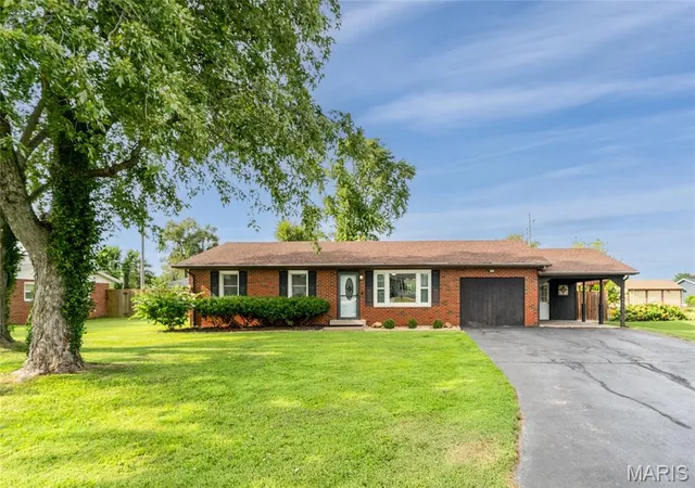 Photo 3 of Single family home for sale at 3705 Ruth Dr, Granite City, IL 62040 | MLS# MIS26053391 | Listing updated on 2026-09-13