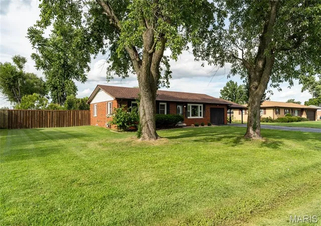 Photo 3 of Single family home for sale at 3705 Ruth Dr, Granite City, IL 62040 | MLS# MIS26053391 | Listing updated on 2026-09-23