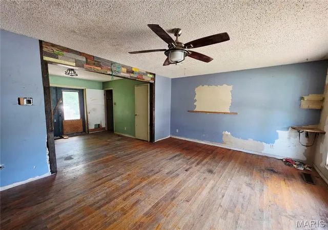 Photo 3 of Single family home for sale at 1284 Ballast Point Dr, Arnold, MO 63010 | MLS# MIS26053393 | Listing updated on 2026-10-02