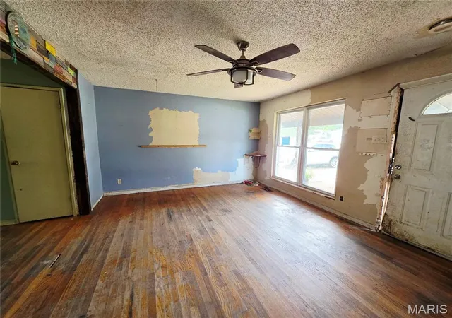 Photo 3 of Sale Pending at 1284 Ballast Point Dr, Arnold, MO 63010 | MLS# MIS26053393 | Listing updated on 2026-10-08